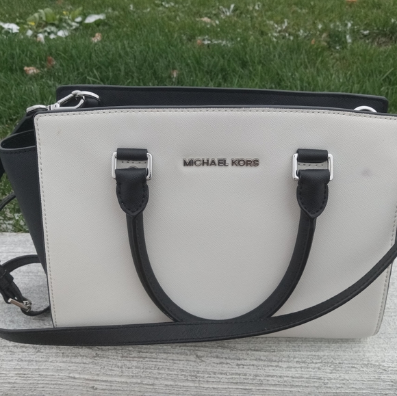 Sale🎄MICHAEL KORS purse - Picture 3 of 10